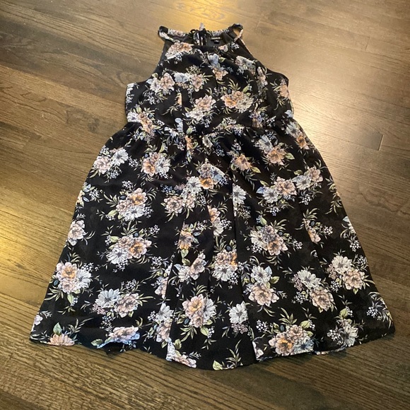 torrid Dresses & Skirts - Torrid Black Floral Dress Tie Neck Keyhole 1 1X EUC